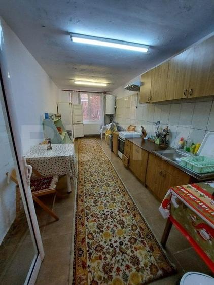 Casă individuală cu 10 camere cu Teren 840 Mp în Moroeni