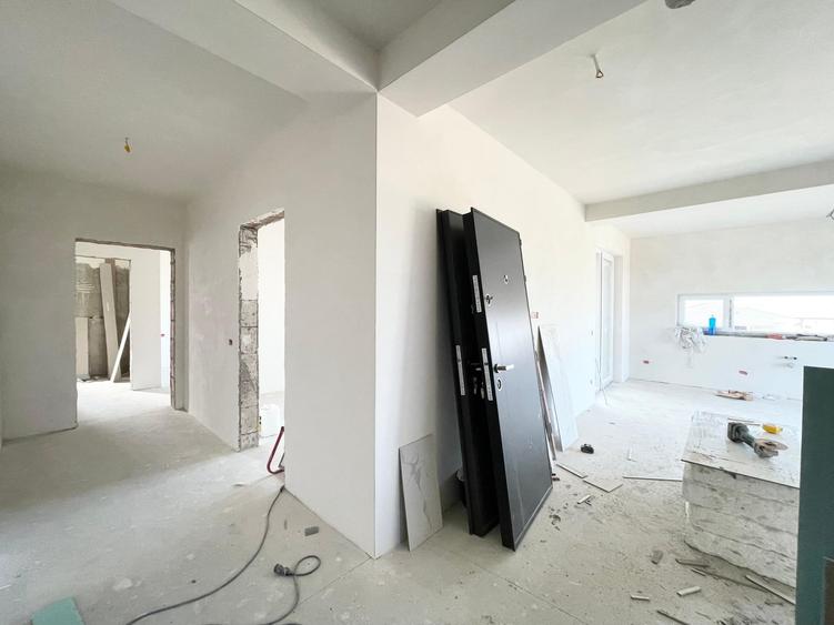 Apartament cu 3 camere decomandat în Moșnița Veche