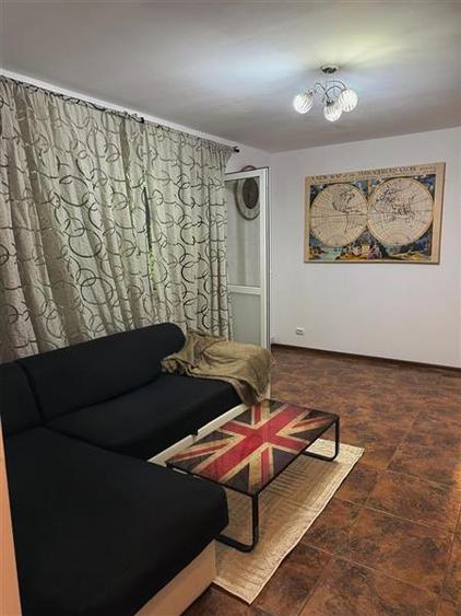Apartament cu 3 camere semidecomandat în Berceni