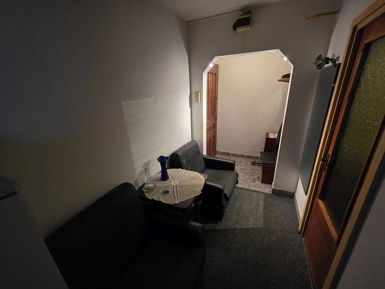 Apartament cu 3 camere semidecomandat în Micro II