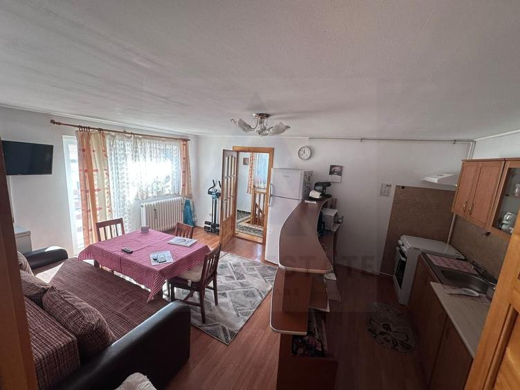 Apartament cu 3 camere decomandat, mobilat în Central