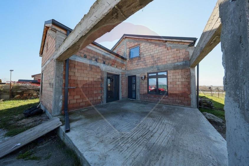 Duplex cu 6 camere cu Teren 500 Mp în Bod