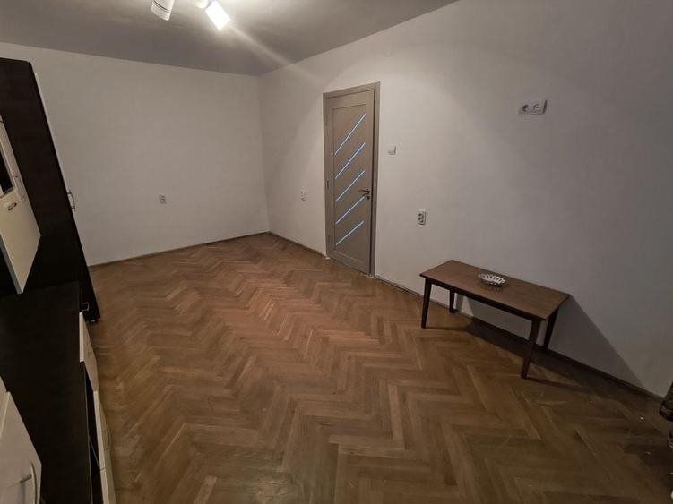 Apartament cu 2 camere decomandat în Dâmbu Pietros