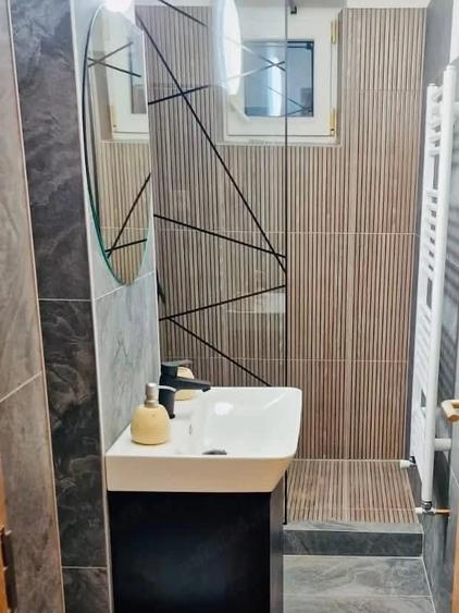 Apartament cu 3 camere semidecomandat în Dacia