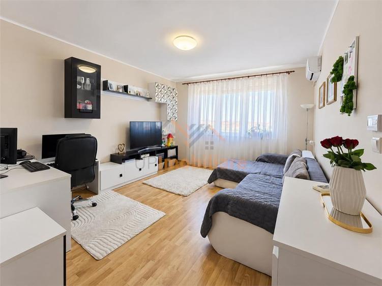 Apartament cu 3 camere decomandat în Sânmartin