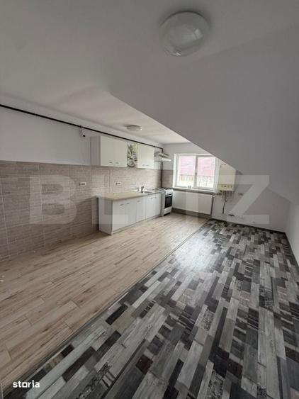 Apartament cu 3 camere decomandat în Putna