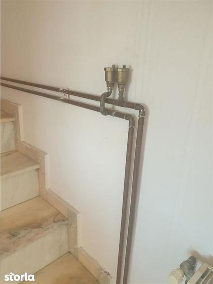 Casă cu 7 camere cu Teren 400 Mp în Siloz