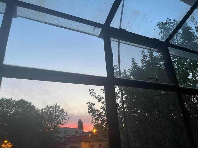 Apartament semidecomandat în Est