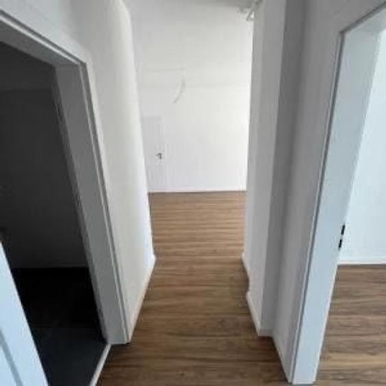Apartament cu 3 camere semidecomandat în Parcul Carol