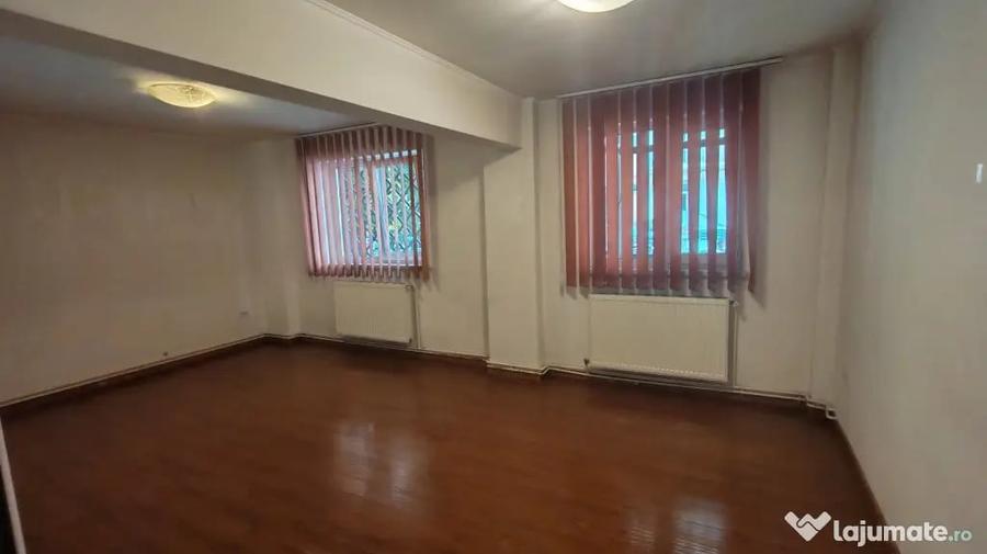 Spațiu comercial, de 85 mp, în Central