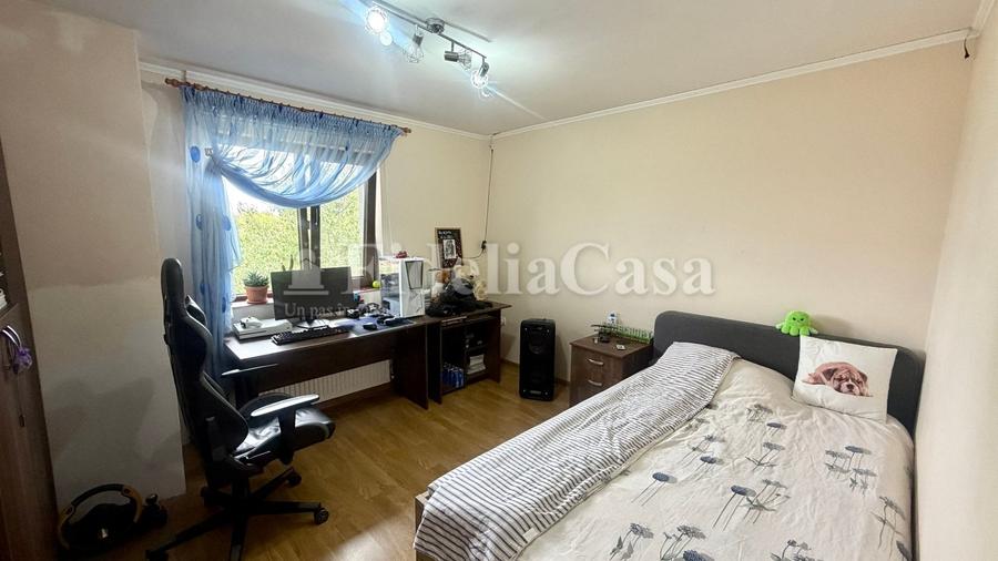 Casă cu 4 camere cu Teren 1453 Mp în Sculeni