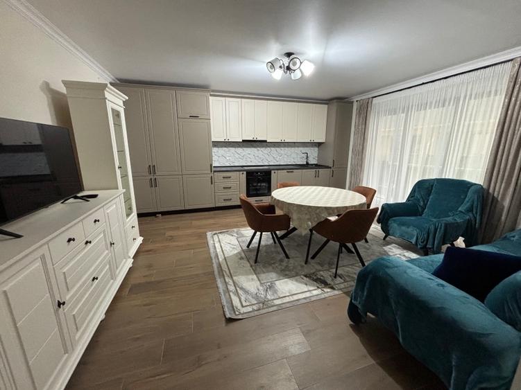 Apartament cu 3 camere decomandat, mobilat în Central