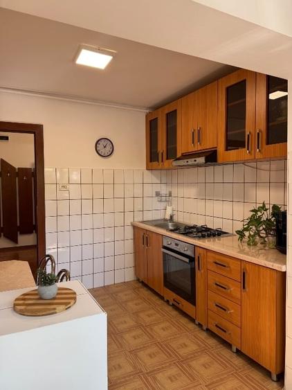 Apartament cu 3 camere decomandat, mobilat în Aradului