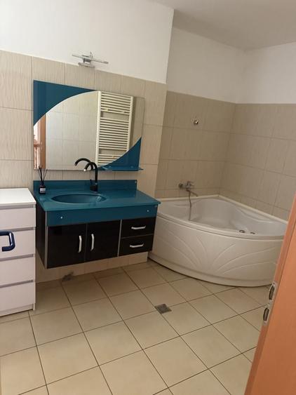 Casă cu 4 camere cu Teren 270 Mp în Ghiroda