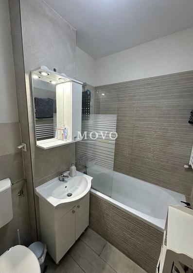 Apartament cu 3 camere semidecomandat, mobilat în UMT