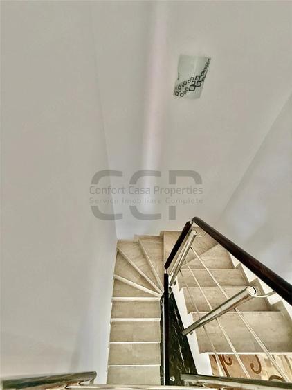 Casă cu 5 camere cu Teren 240 Mp în Apărătorii Patriei