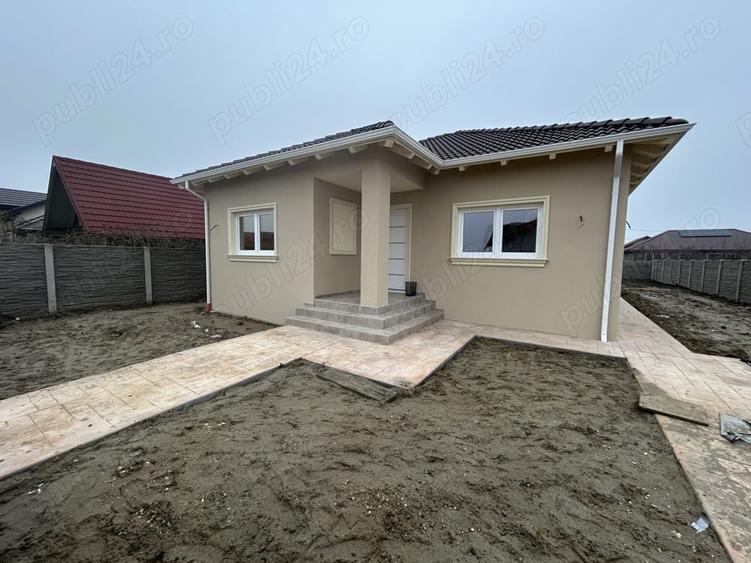 Casă cu 4 camere în Bazoș