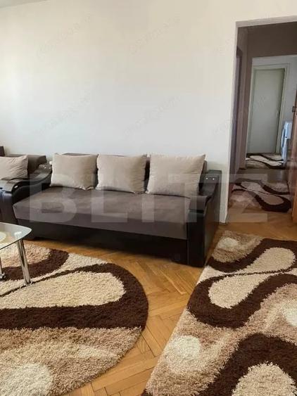 Apartament cu 3 camere semidecomandat, mobilat în Botizului
