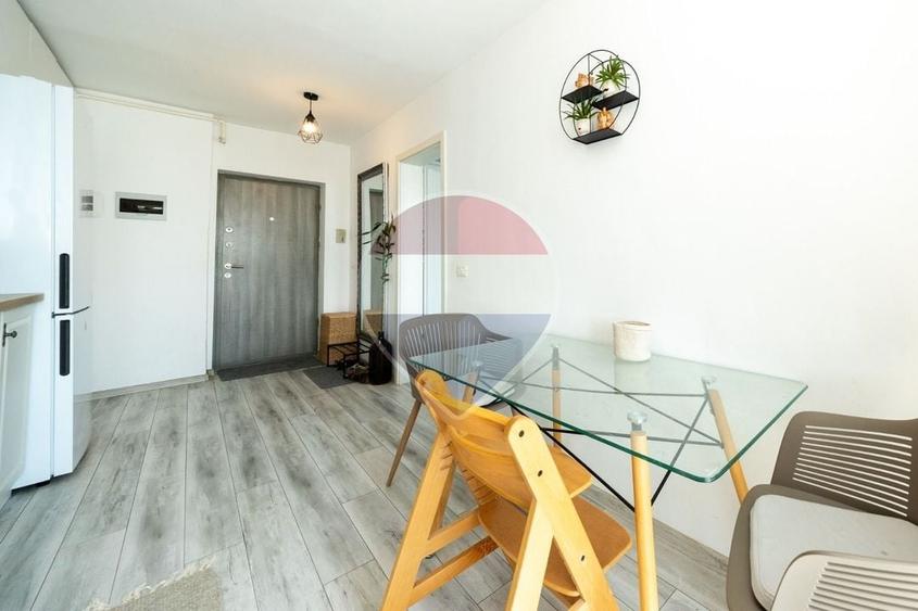 Apartament cu 3 camere semidecomandat în Gării
