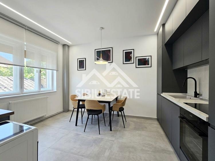 Duplex cu 5 camere cu Canalizare în Orașul de Jos