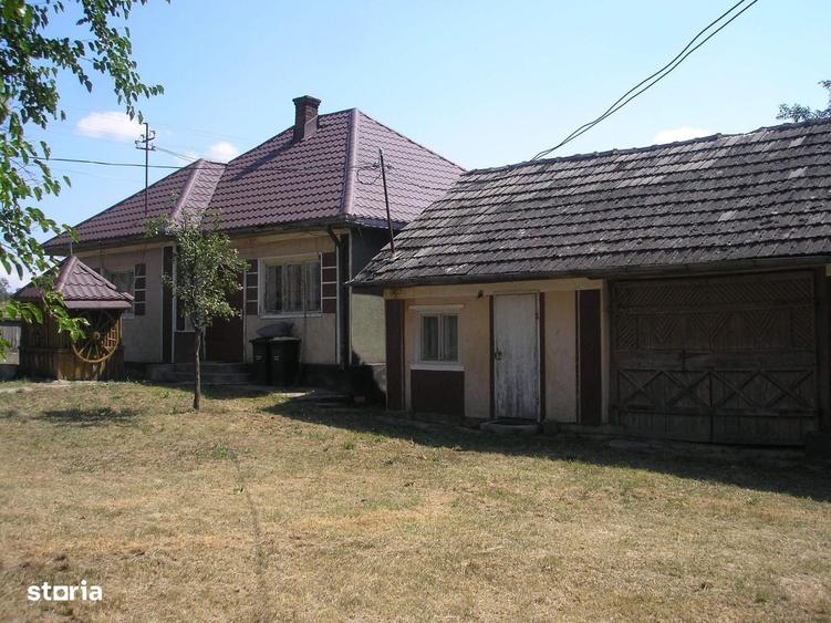 Casă cu 4 camere în Asuaju de Sus