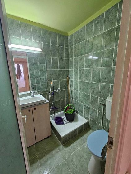 Apartament cu 3 camere decomandat în Între Lacuri