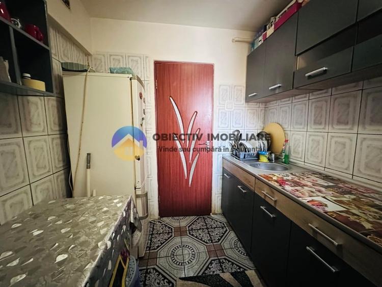 Apartament cu 3 camere semidecomandat, mobilat în Dărmănești