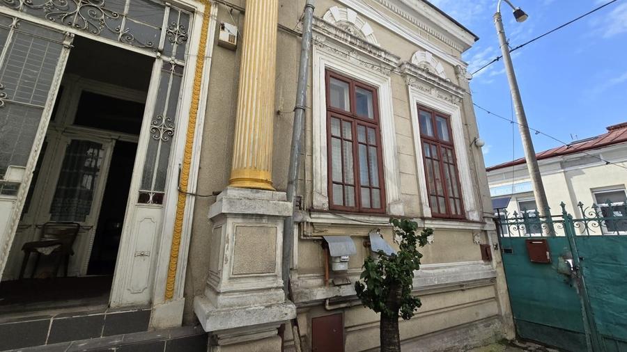 Casă individuală cu 7 camere cu Canalizare în Dorobanți