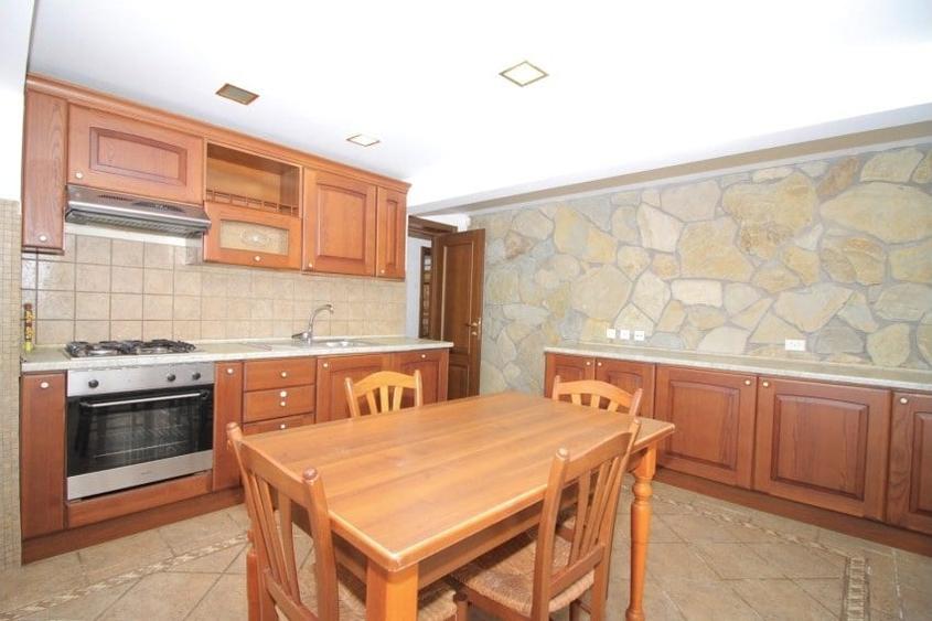 Apartament cu 5 camere în Dorobanți