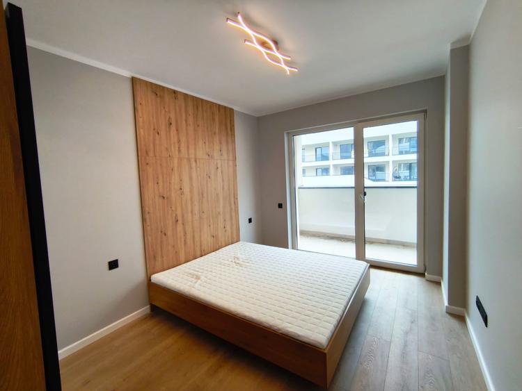 Apartament cu 3 camere semidecomandat în Florești