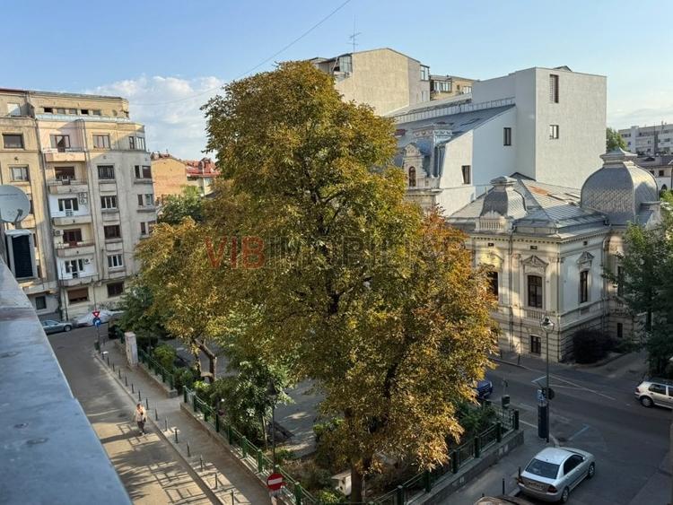 Apartament cu 3 camere decomandat în Romană