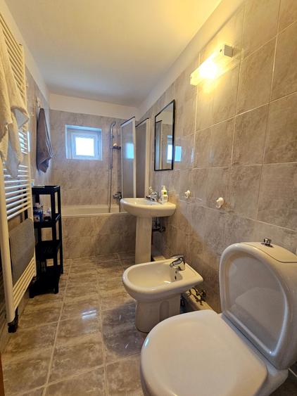 Apartament cu 3 camere decomandat, mobilat în Nerva Traian