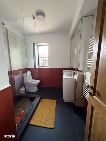 Casă cu 5 camere cu Teren 225 Mp în Florești