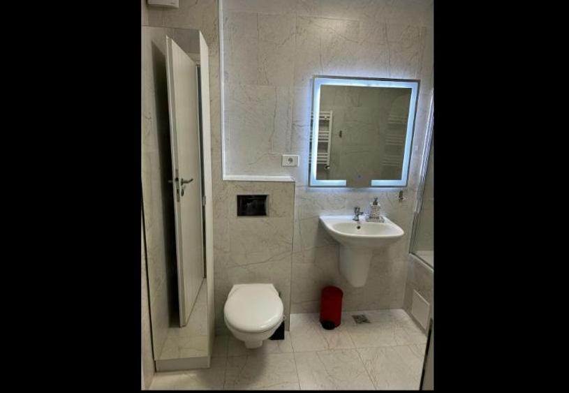 Apartament cu 3 camere decomandat, mobilat în Parcul Carol