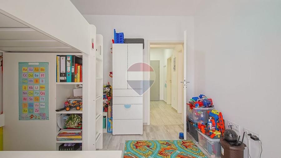 Apartament cu 3 camere decomandat în Tractorul