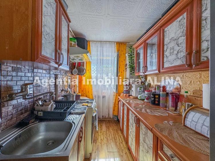 Apartament cu 3 camere semidecomandat în Gojdu