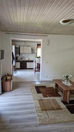 Casa de vinzare la Predeal cu posibilitatea de locuit la parter, iar la mansarda de inchiriat. - 1