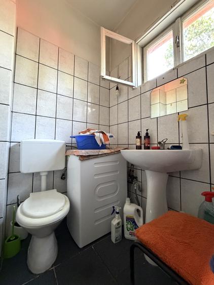 Casă individuală cu 6 camere cu Canalizare în Ghiroda