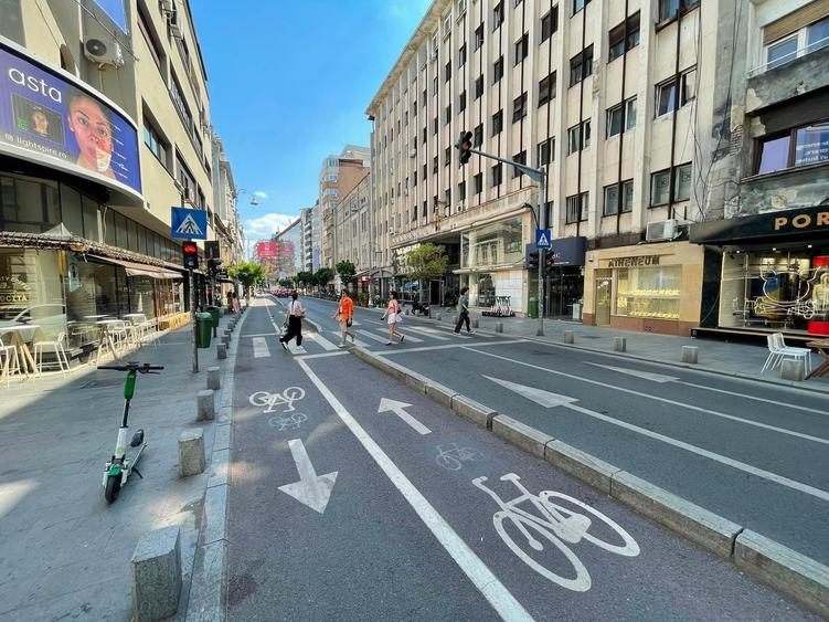 Apartament cu 4 camere circular, mobilat în Calea Victoriei