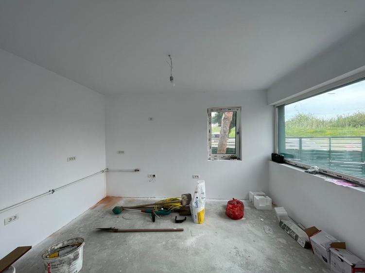 Duplex cu 3 camere cu Canalizare în Plopi