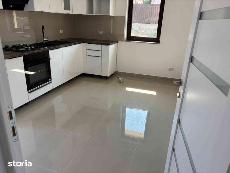 Casă cu 4 camere cu Teren 470 Mp în Șerbănești