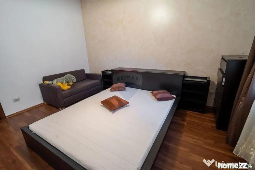 Casă cu 5 camere cu Teren 500 Mp în Brănești