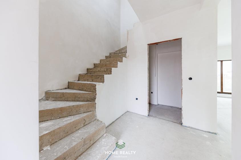 Duplex cu 5 camere cu Canalizare în Plopi