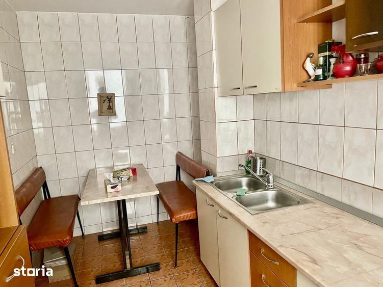 Apartament cu 3 camere în Tei