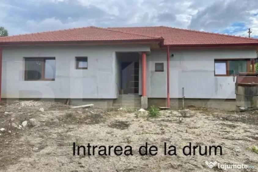 Casă cu 3 camere cu Teren 1354 Mp în Central