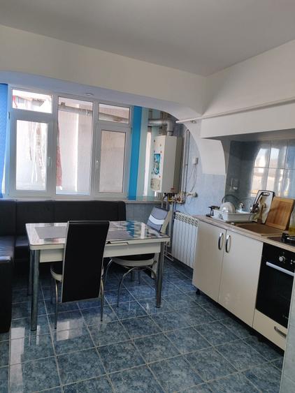 Apartament cu 3 camere decomandat în Traian