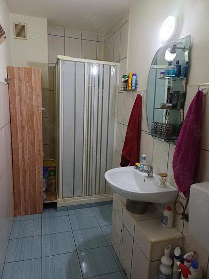 Apartament cu 4 camere decomandat în Vitrometan