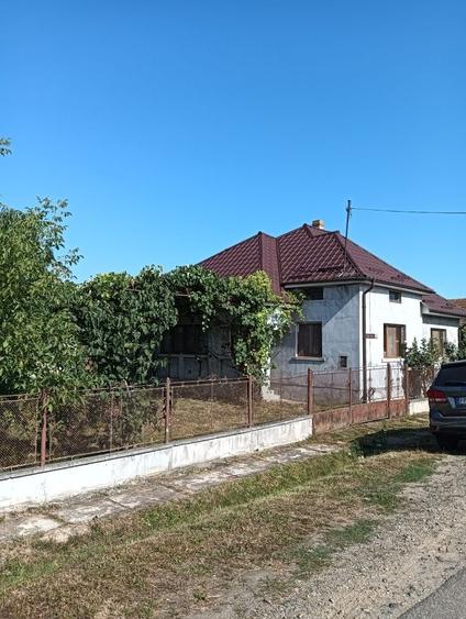 Casă cu 4 camere în Micula