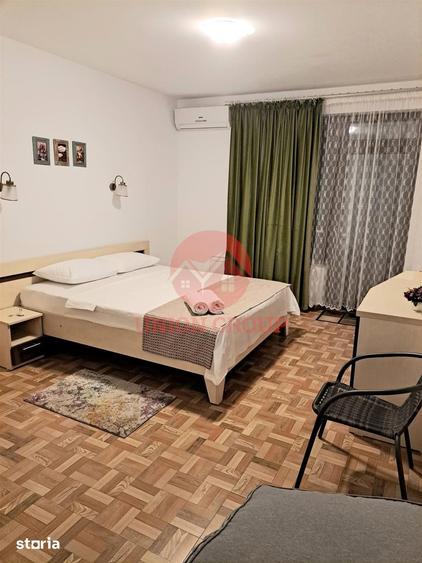 Casă cu 10 camere cu Teren 394 Mp în Central