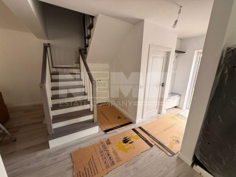 Duplex cu 4 camere cu Canalizare în Lisaura